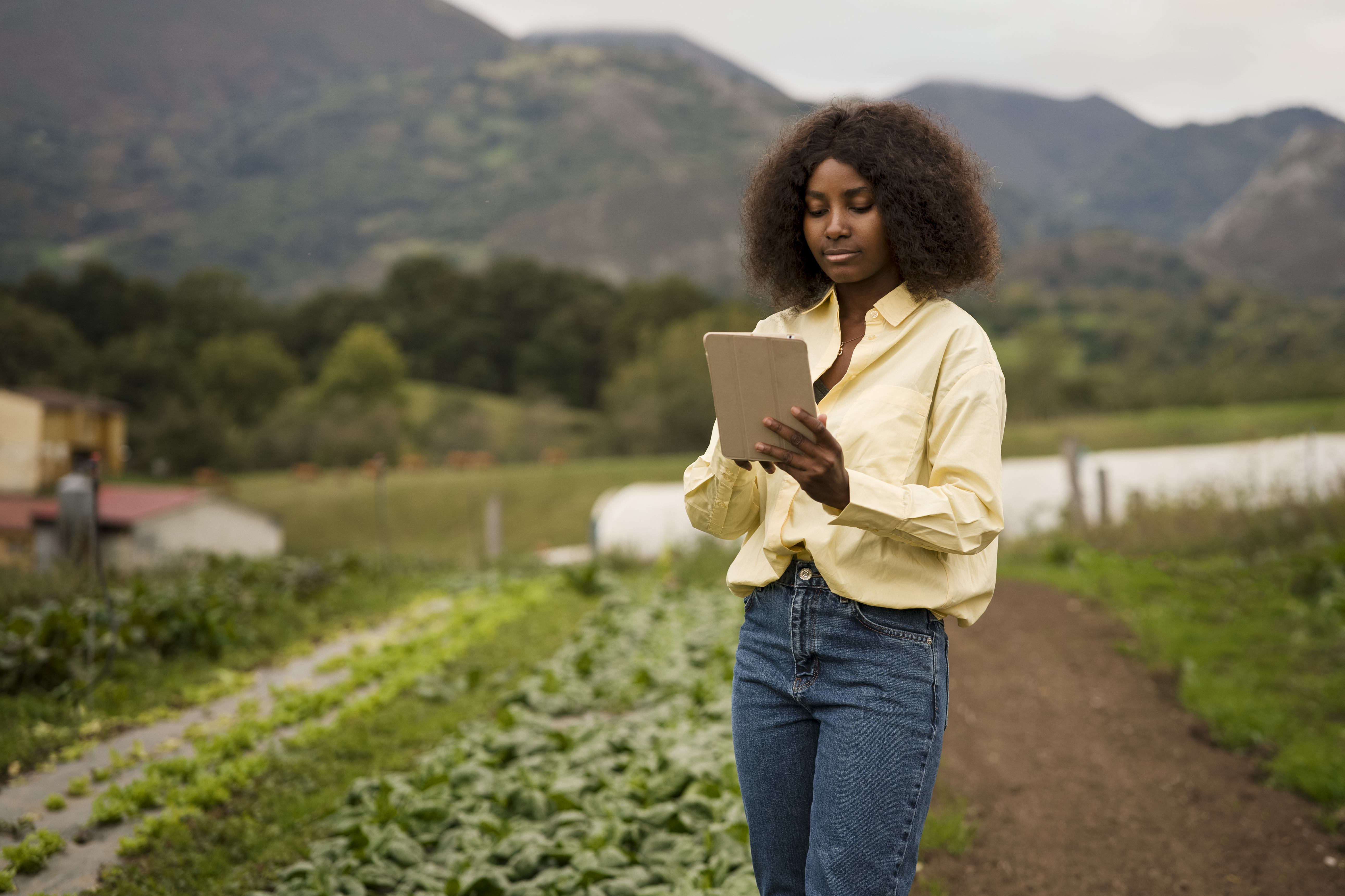 Smart Farming Applications: Top Tools for Managing Your Farm with Just a Tap