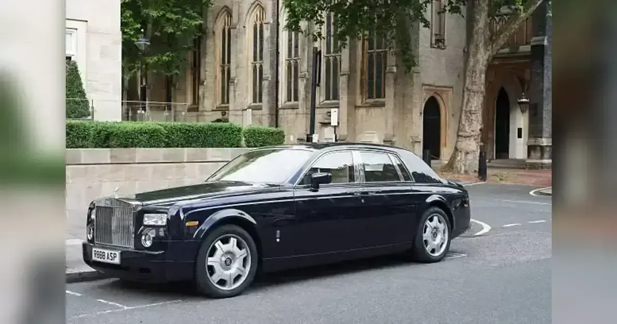 Rolls Royce Phantom Review – Pure Luxury, Power And Elegance