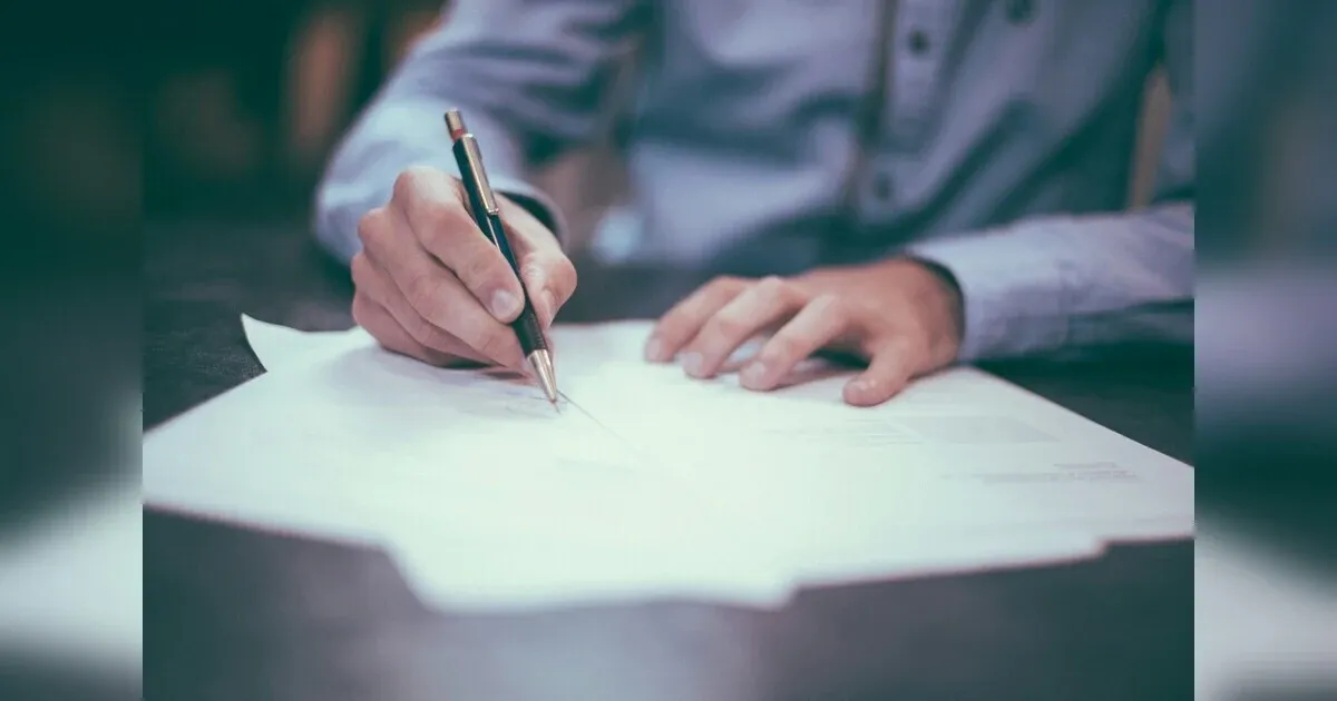 Land The Deal: The Secret Formula To Writing Winning Business Proposals