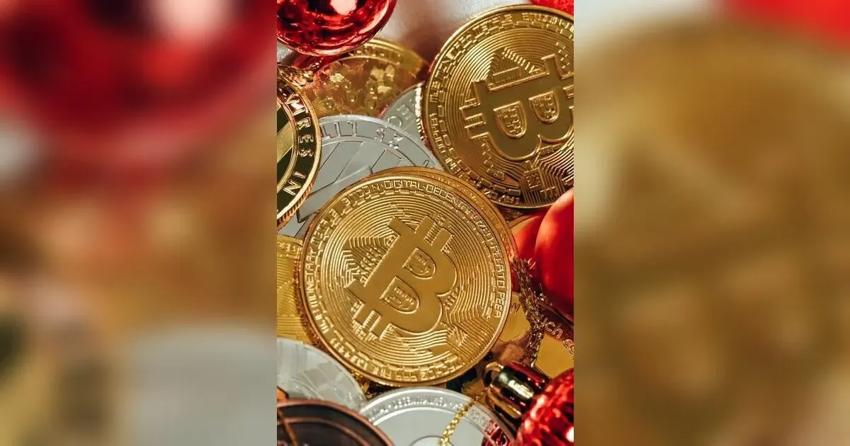 Cryptocurrencies And Central Banks: The Battle For The Future Of Money.