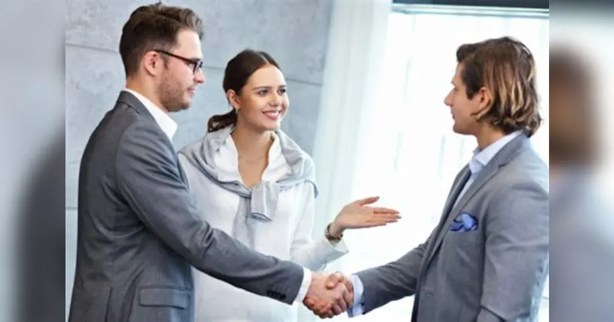 How To Introduce Yourself Effectively To Strangers: Tips For Making A Great First Impression