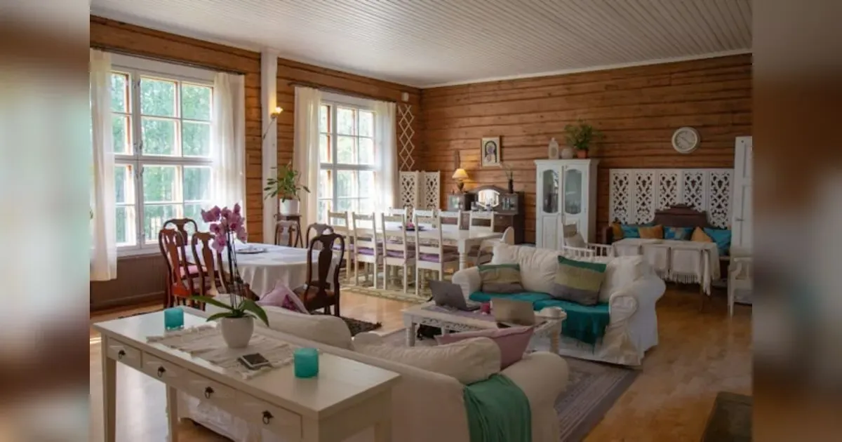 Featured image for Timeless Elegance: Merging Modern Design With Traditional Home Décor